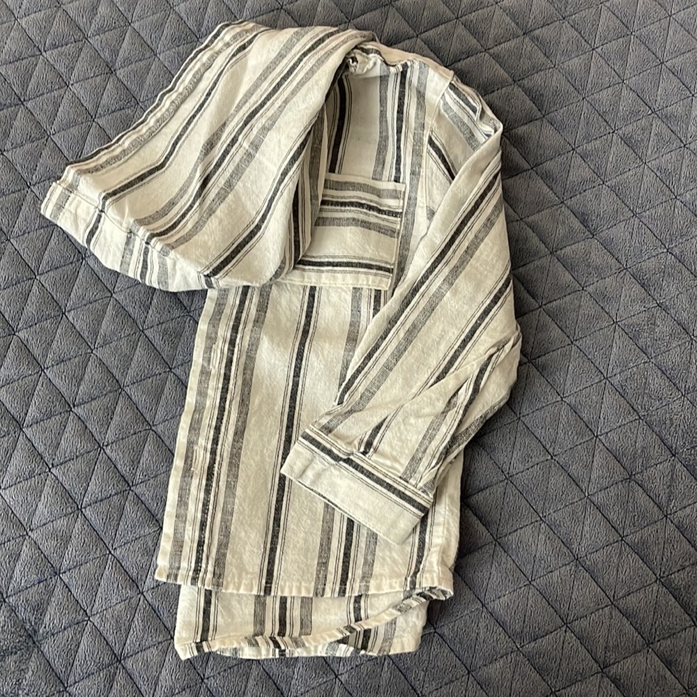 Art Class button up - Picture 2 of 3